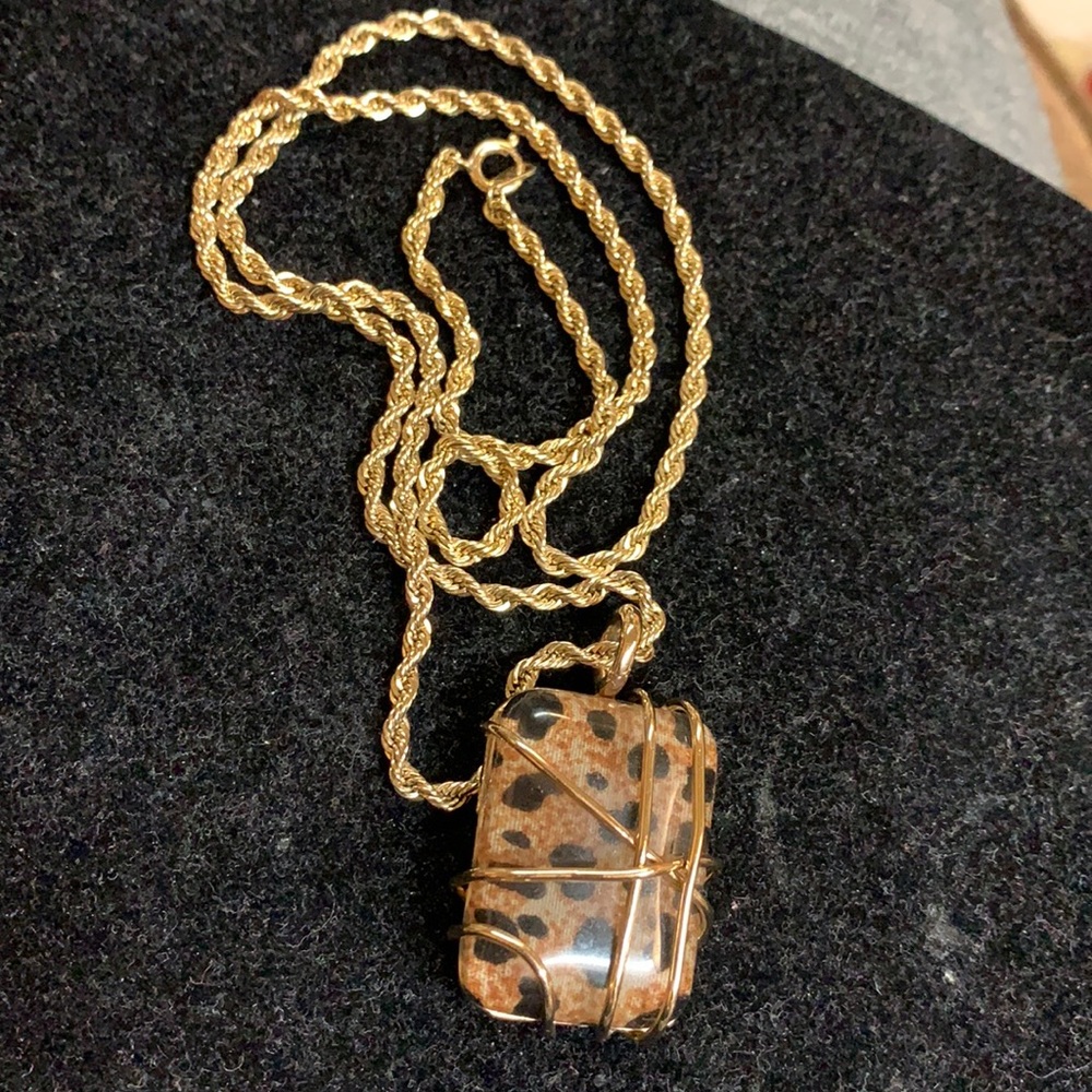 Beautiful gold rope chain with pendant.